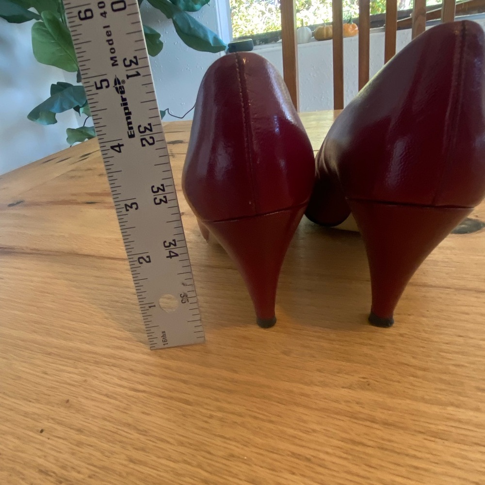 DeLiso Women's Burgundy Heels 7 Preloved - Picture 8 of 9